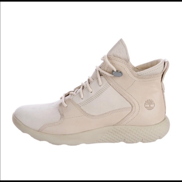 Timberland Shoes - EUC Women’s Timberland Flyroam Sneaker Boot Sz 5.5